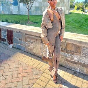 Tordrobes Jumpsuit XS 

Very stretchy and true to size ONLY WORE ONCE!